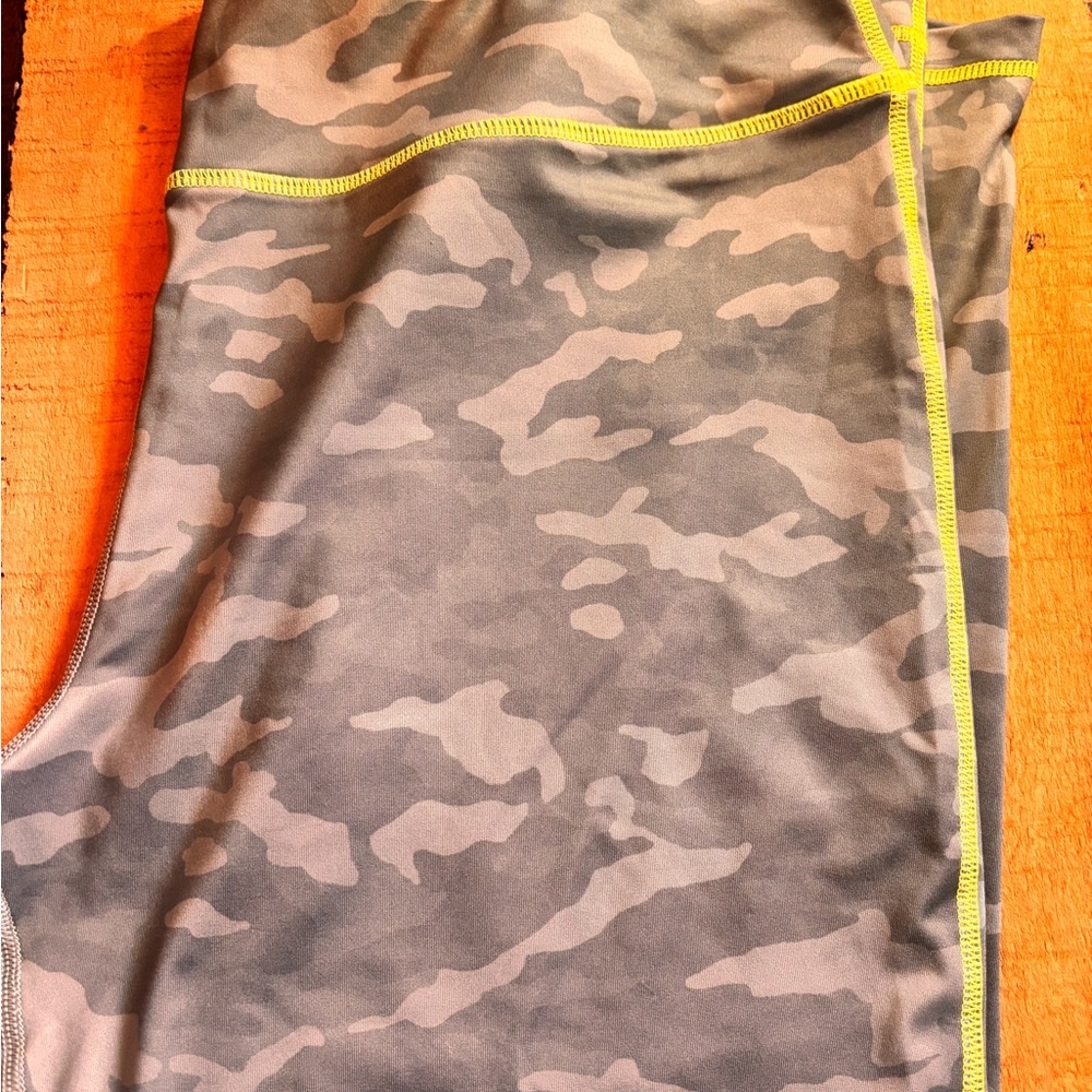 Vineyard Vine - Camouflage Athletic leggings with Neon Accents